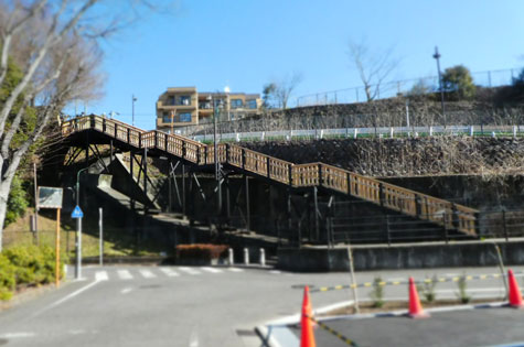 せせらぎ遊歩道公園の階段：イメージ2